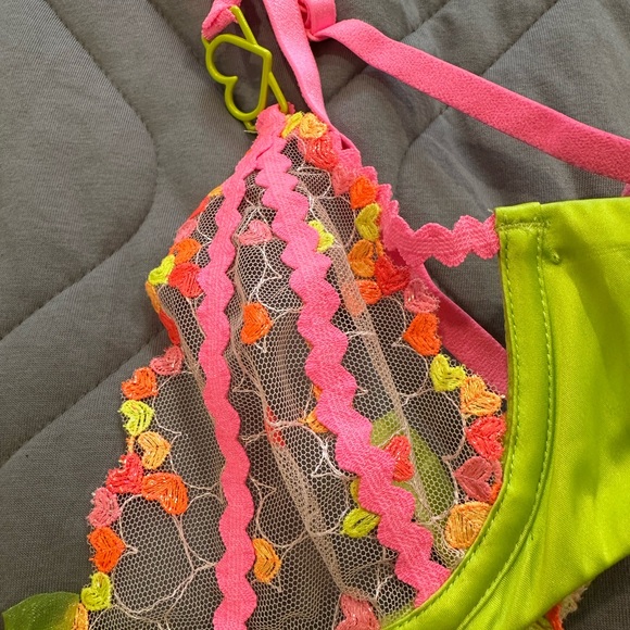 FOR LOVE LEMONS X VS TOSSED NEON HARDWARE HEART BRA - Picture 3 of 3